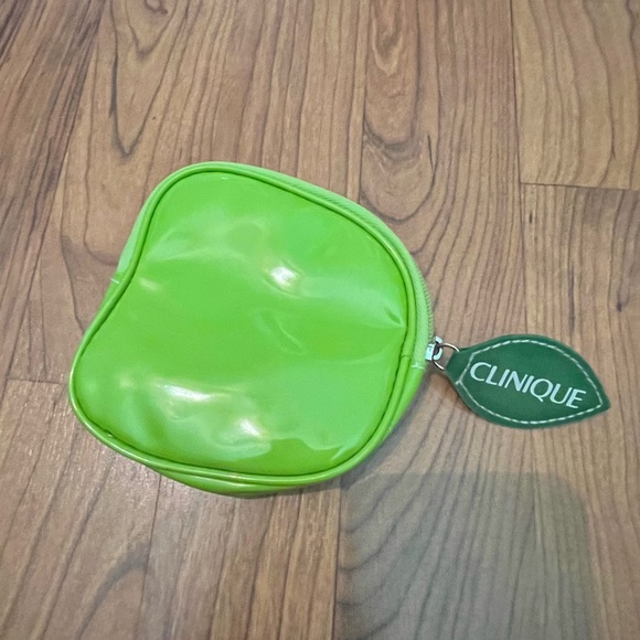 Clinique Green Apple Makeup bag set - Picture 7 of 10